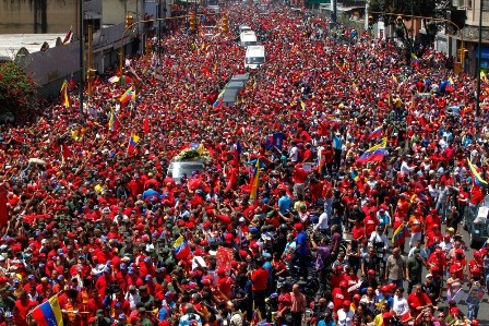 Venezolanos despiden al presidente Hugo Chávez - ảnh 1